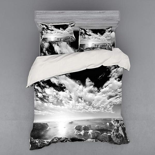 Lunarable NYC Rooftop B&W Duvet Cover 4-Piece with Manhattan skyline silhouette